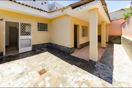 Casa para alugar com 80m², 2 quartos e sem vagaÁrea externa