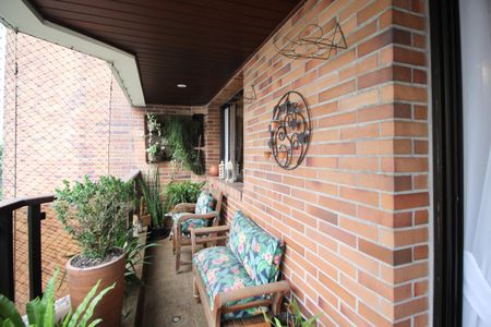 Apartamento para alugar com 210m², 4 quartos e 3 vagasVaranda