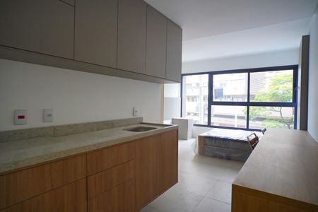 Sala_Cozinha  de kitnet/studio para alugar com 1 quarto, 24m² em Independência, Porto Alegre