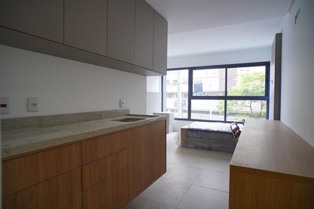 Sala_Cozinha  de kitnet/studio para alugar com 1 quarto, 24m² em Independência, Porto Alegre