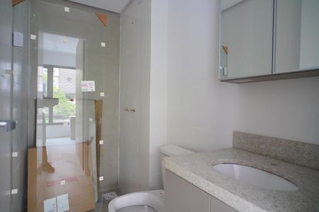 Banheiro  de kitnet/studio para alugar com 1 quarto, 24m² em Independência, Porto Alegre