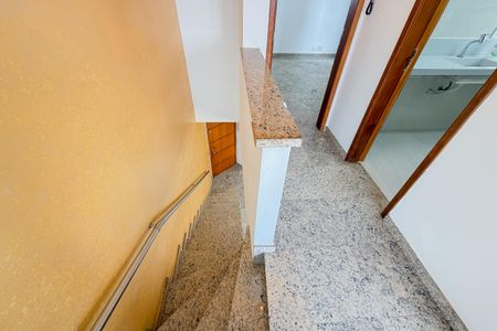 Apartamento à venda com 81m², 2 quartos e 1 vagaEscada 