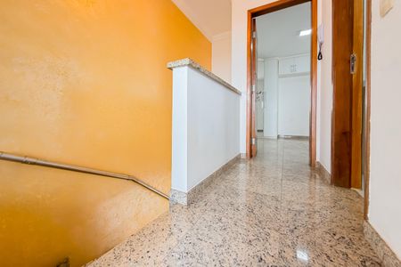 Apartamento à venda com 81m², 2 quartos e 1 vagaEscada