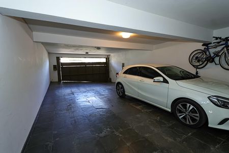 Garagem de casa para alugar com 4 quartos, 900m² em Belvedere, Belo Horizonte