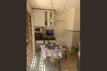 Casa à venda com 350m², 5 quartos e 5 vagas