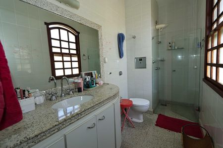Banheiro da Suíte de casa para alugar com 4 quartos, 900m² em Belvedere, Belo Horizonte
