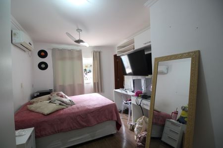 Casa de condomínio à venda com 220m², 3 quartos e 1 vagaQuarto 3