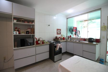 Casa de condomínio à venda com 220m², 3 quartos e 1 vagaCozinha