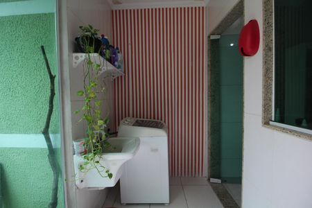 Casa de condomínio à venda com 220m², 3 quartos e 1 vagaÁrea de Serviço