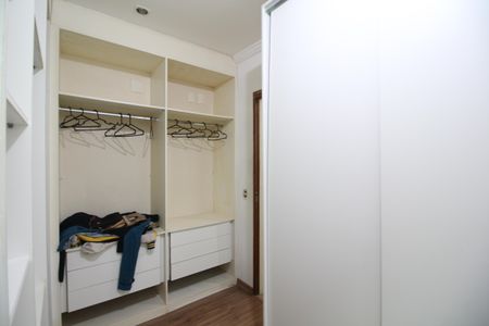 Casa de condomínio à venda com 220m², 3 quartos e 1 vagaQuarto 2 - Closet