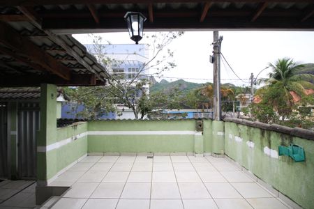 Casa de condomínio à venda com 220m², 3 quartos e 1 vagaVaranda