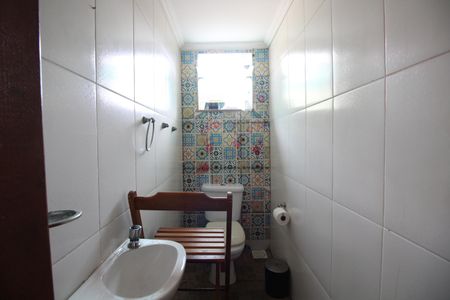 Casa de condomínio à venda com 220m², 3 quartos e 1 vagaBanheiro de Serviço