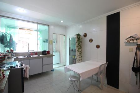 Casa de condomínio à venda com 220m², 3 quartos e 1 vagaCozinha