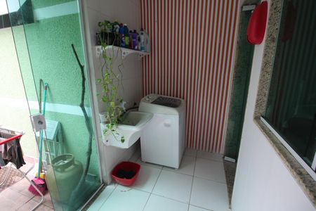 Casa de condomínio à venda com 220m², 3 quartos e 1 vagaÁrea de Serviço