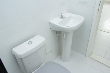 Casa de condomínio para alugar com 90m², 3 quartos e sem vagaBanheiro da Suíte