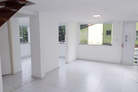 Casa de condomínio para alugar com 90m², 3 quartos e sem vagaSala