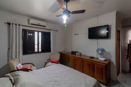 Casa à venda com 206m², 3 quartos e 3 vagasSuíte 1