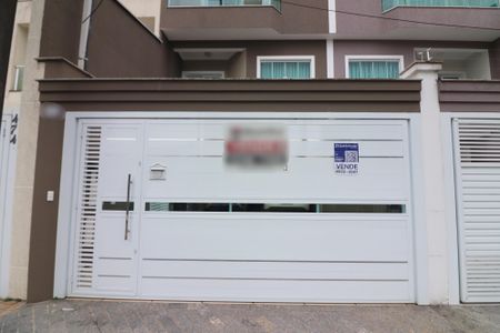 Casa à venda com 209m², 3 quartos e 4 vagasFachada 