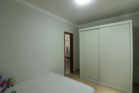 Casa à venda com 209m², 3 quartos e 4 vagasSuíte 2