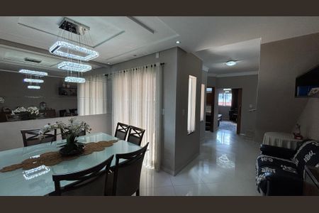 Casa à venda com 225m², 3 quartos e 4 vagas Casa à venda com 225m², 3 quartos e 4 vagasSala de Jantar