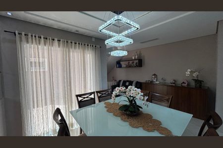 Casa à venda com 225m², 3 quartos e 4 vagas Casa à venda com 225m², 3 quartos e 4 vagasSala de Jantar