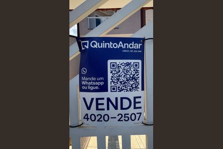 Casa à venda com 225m², 3 quartos e 4 vagas Casa à venda com 225m², 3 quartos e 4 vagasFachada