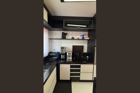 Casa à venda com 225m², 3 quartos e 4 vagas Casa à venda com 225m², 3 quartos e 4 vagasCozinha