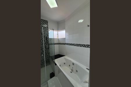 Casa à venda com 225m², 3 quartos e 4 vagas Casa à venda com 225m², 3 quartos e 4 vagasBanheiro da Suíte