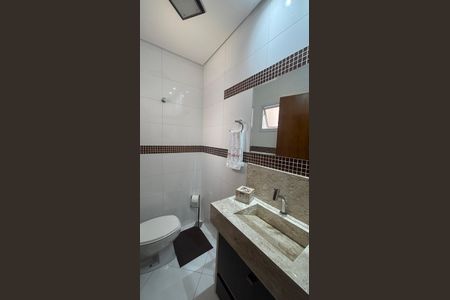 Casa à venda com 225m², 3 quartos e 4 vagas Casa à venda com 225m², 3 quartos e 4 vagasLavabo