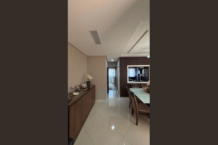 Casa à venda com 225m², 3 quartos e 4 vagas Casa à venda com 225m², 3 quartos e 4 vagasSala de Jantar