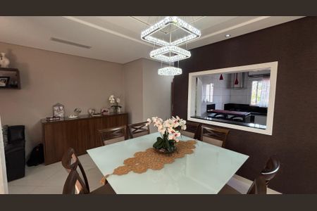 Casa à venda com 225m², 3 quartos e 4 vagas Casa à venda com 225m², 3 quartos e 4 vagasSala de Jantar