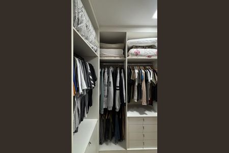 Casa à venda com 225m², 3 quartos e 4 vagas Casa à venda com 225m², 3 quartos e 4 vagasSuite Closet