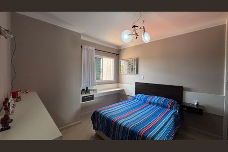 Casa à venda com 225m², 3 quartos e 4 vagas Casa à venda com 225m², 3 quartos e 4 vagasQuarto 1