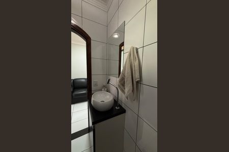 Casa à venda com 225m², 3 quartos e 4 vagas Casa à venda com 225m², 3 quartos e 4 vagasGaragem - Banheiro