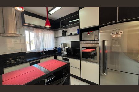 Casa à venda com 225m², 3 quartos e 4 vagas Casa à venda com 225m², 3 quartos e 4 vagasCozinha