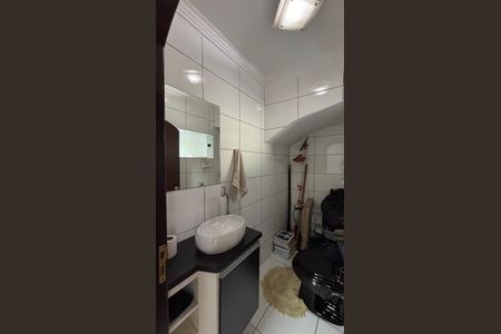 Casa à venda com 225m², 3 quartos e 4 vagas Casa à venda com 225m², 3 quartos e 4 vagasGaragem - Banheiro