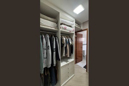 Casa à venda com 225m², 3 quartos e 4 vagas Casa à venda com 225m², 3 quartos e 4 vagasSuite Closet