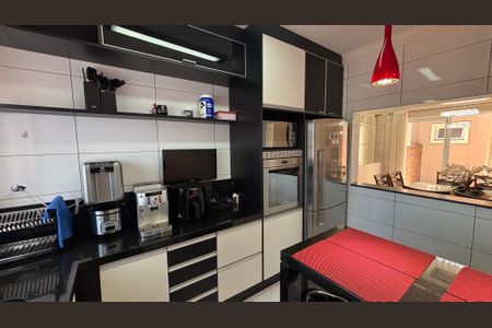 Casa à venda com 225m², 3 quartos e 4 vagas Casa à venda com 225m², 3 quartos e 4 vagasCozinha