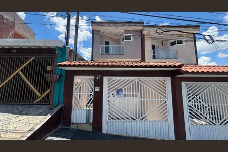 Casa à venda com 225m², 3 quartos e 4 vagas Casa à venda com 225m², 3 quartos e 4 vagasFachada