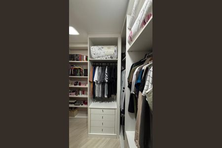 Casa à venda com 225m², 3 quartos e 4 vagas Casa à venda com 225m², 3 quartos e 4 vagasSuite Closet