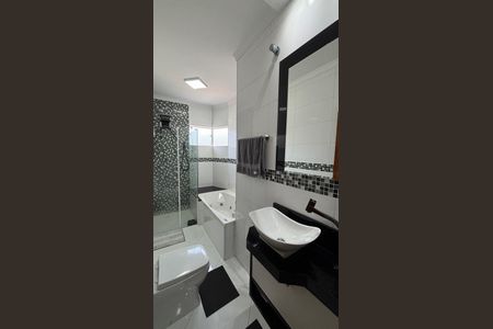 Casa à venda com 225m², 3 quartos e 4 vagas Casa à venda com 225m², 3 quartos e 4 vagasBanheiro da Suíte