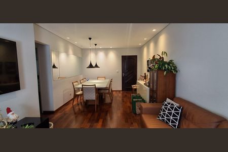 Apartamento à venda com 77m², 2 quartos e 1 vagaSala