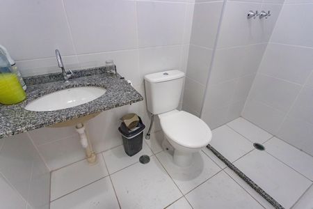 Apartamento à venda com 54m², 2 quartos e 1 vaga Apartamento à venda com 54m², 2 quartos e 1 vagaBanheiro social