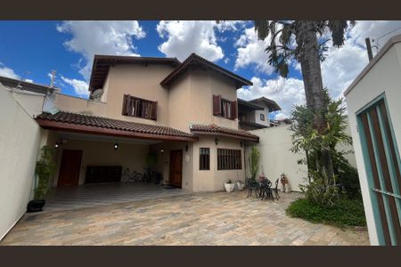 Casa à venda com 274m², 3 quartos e 5 vagas