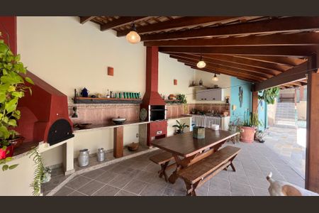 Casa à venda com 274m², 3 quartos e 5 vagas