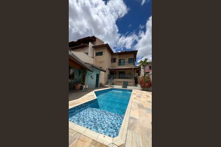 Casa à venda com 274m², 3 quartos e 5 vagas