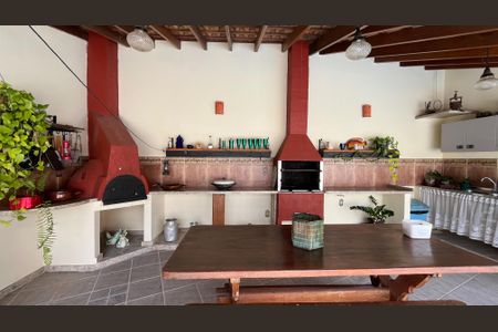 Casa à venda com 274m², 3 quartos e 5 vagas