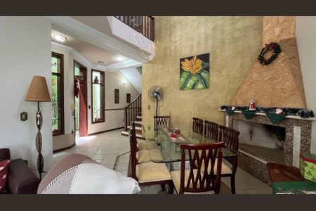 Casa à venda com 274m², 3 quartos e 5 vagas