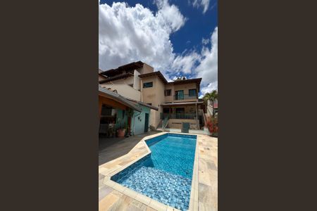 Casa à venda com 274m², 3 quartos e 5 vagas