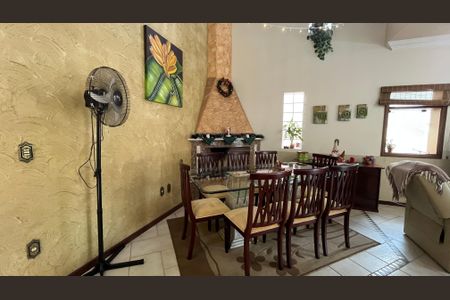 Casa à venda com 274m², 3 quartos e 5 vagas